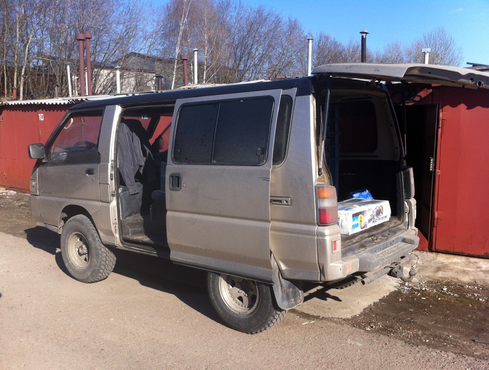 Как снять дверь делика Уплотнители стекол боковых дверей - Mitsubishi Delica (P35W), 2,5 л, 1992 года з