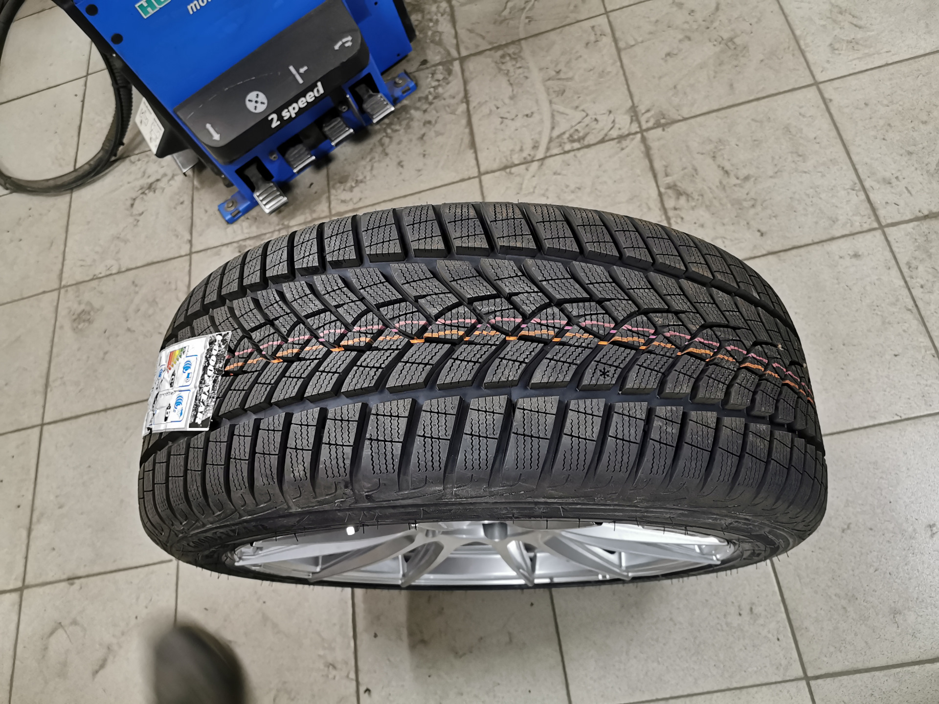 Goodyear ultragrip performance. 245/45r18 ULTRAGRIP Performance +. Good year ULTRAGRIP Performance Gen 1 245/35 r20. Goodyear ULTRAGRIP Performance 8 245/45 r18. Шкода Карок шины 245/45 r18.