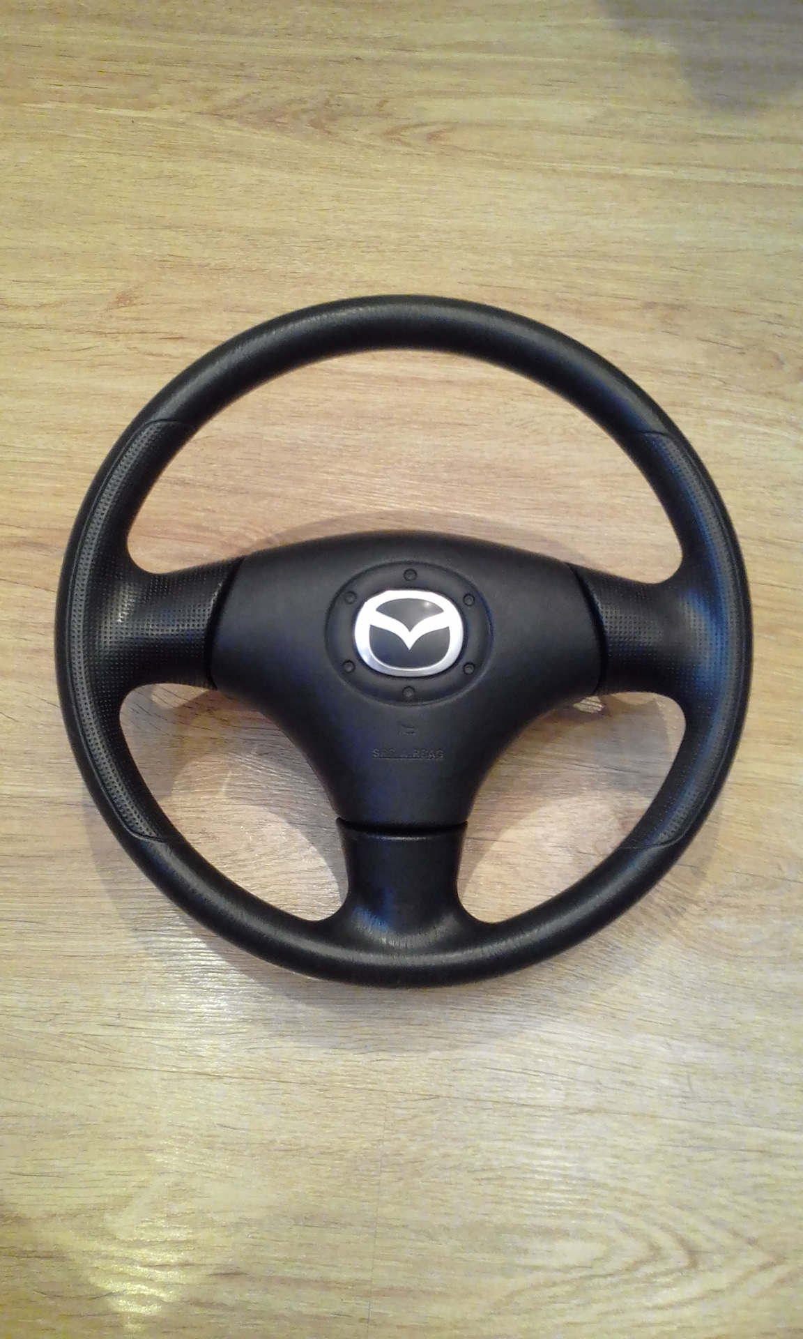 Мазда какой руль. Рулевое колесо мазда 323. Руль мазда протеже. Мазда какой руль. Анатомический руль мазда 6 gh.
