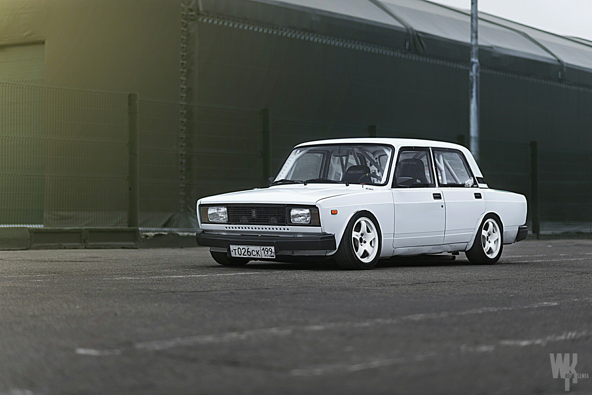 Lada 2105 stance