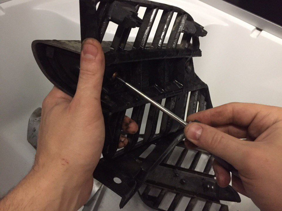 Сетка в ноздри — Mitsubishi Outlander (1G), 2,4 л, 2005 года | стайлинг ...