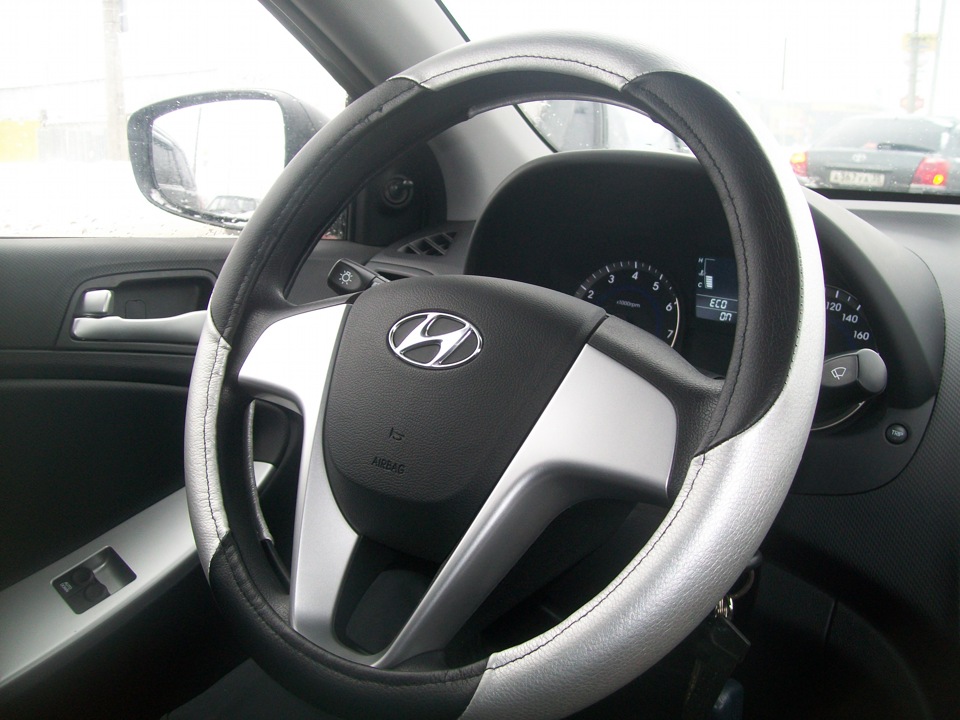 Hyundai creta руль. Оплетка на руль Hyundai Solaris 2011. Руль Хендай Крета. Оплетка на руль Хендай Солярис 2011 года. Оплетка на руль Хундай Крета 2.
