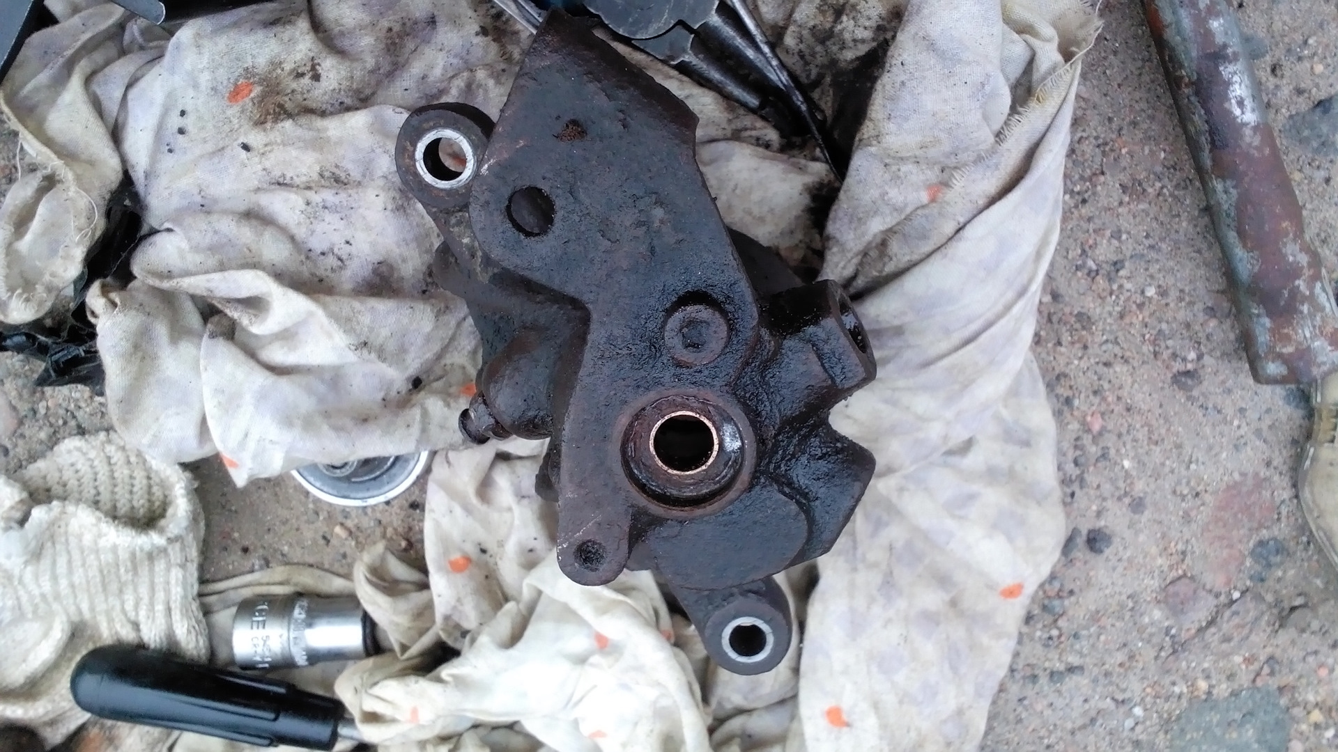 задний тормозной суппорт рено меган 2. ремкомплект суппорта тормозного переднего тойота рав 4 2007. калдина 2007 ремкомплект задних суппортов. замена ремкомплекта задних суппортов. лансер 9 задний суппорт сальник.