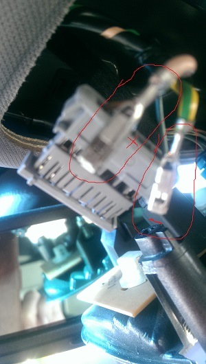 Подключил радар-детектор и видеорегистратор от плафона освещения салона ...