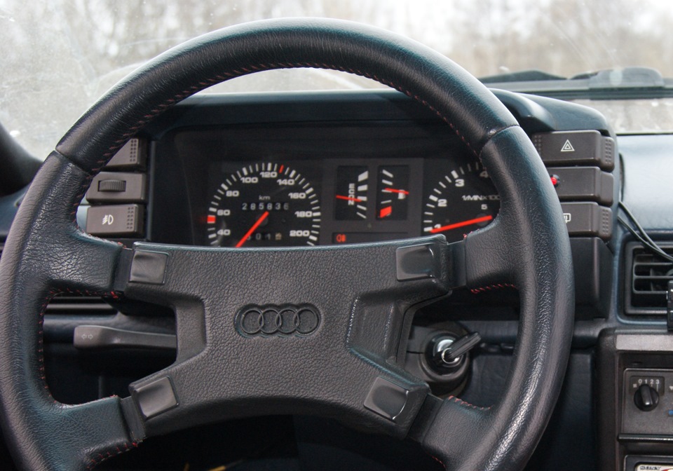 Торпеда ауди 80. Приборка Ауди 80 б2. Приборная панель Audi 80 б2. Панель приборов Audi 80 b2. Руль Ауди 80 б2.