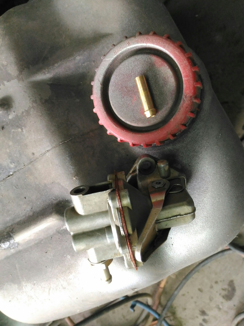 Течь штуцера бензонасоса — Lada 2109, 1,5 л, 1996 года | своими руками ...