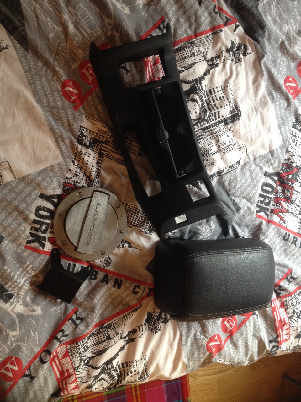 Подлокотник, Подстаканник с крышкой и Лючок Lancer — Mitsubishi Lancer ...