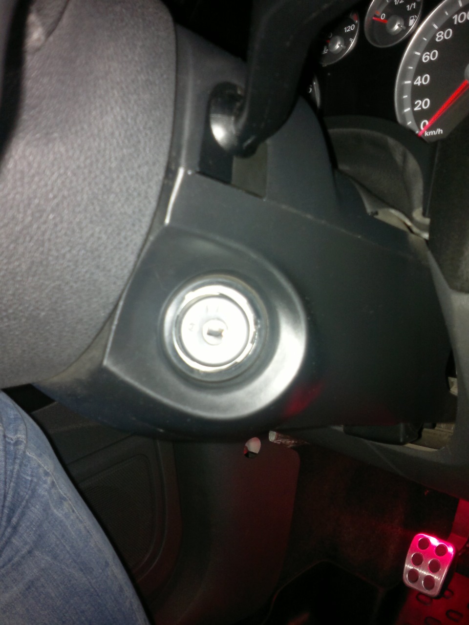 Накладка на замок зажигания — Ford Focus II Hatchback, 1,6 л, 2007 года ...