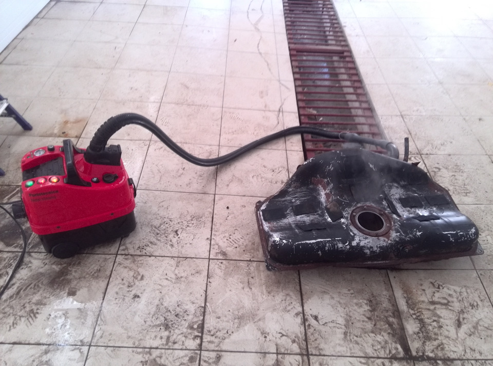 сварка бензобака — Nissan Maxima QX (A32), 2 л, 1997 года | расходники ...