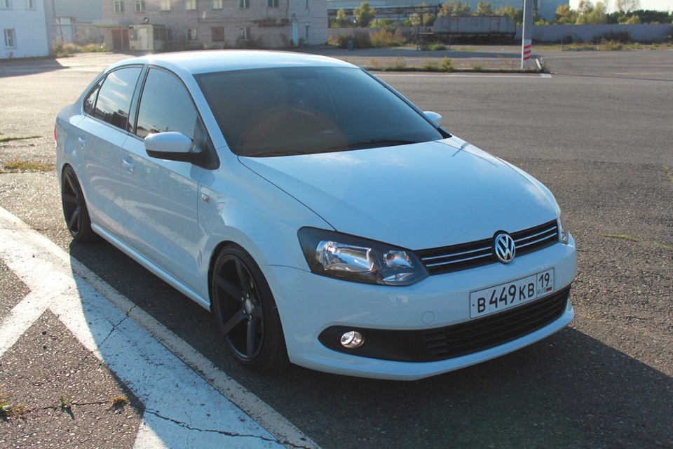 Volkswagen Polo r sedan