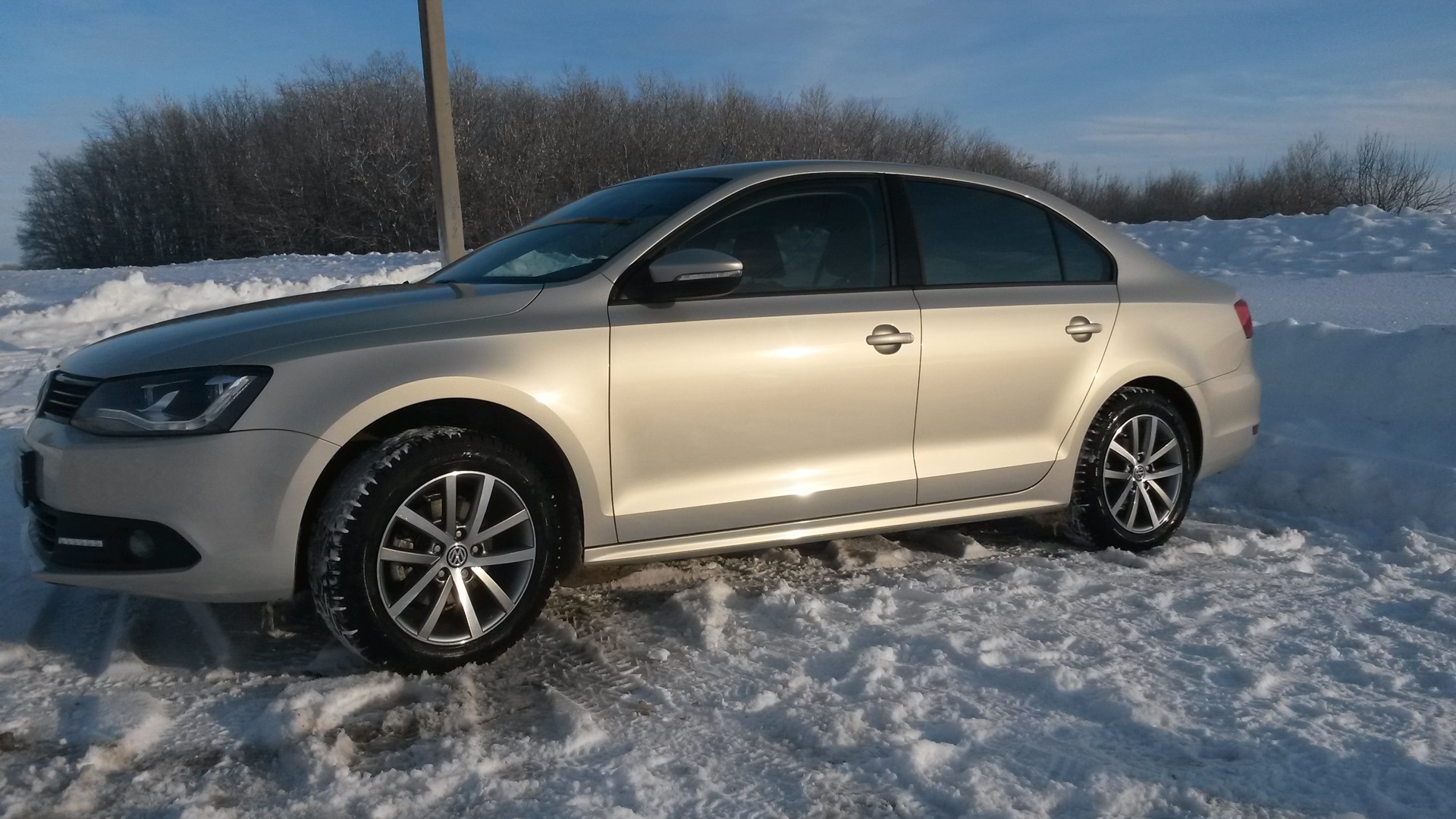 Volkswagen Jetta VI 1.6 бензиновый 2014 | серебристо-желтый на DRIVE2