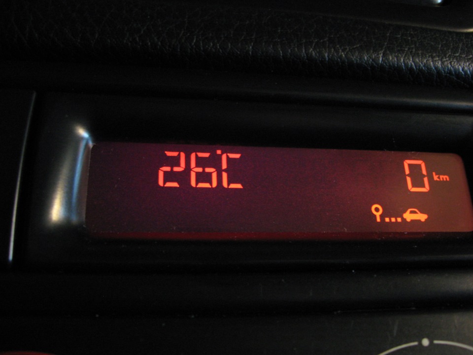 Показывать температуру на экране. Датчик температуры окружающей среды Пежо 406 Рестайлинг. Пежо 406 ремонт датчика температуры наружного воздуха. Как в духовке расположен указатель температуры.