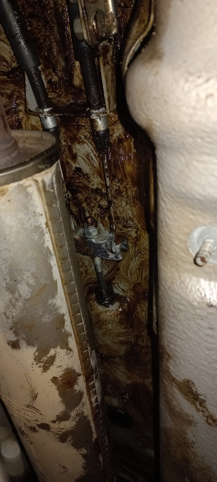 Обработка пушсалом под экранами и подтяжка ручника — Lada Гранта (2G ...