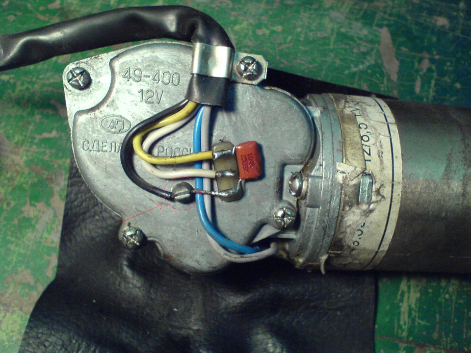 Где находится масса дворников ваз 2110