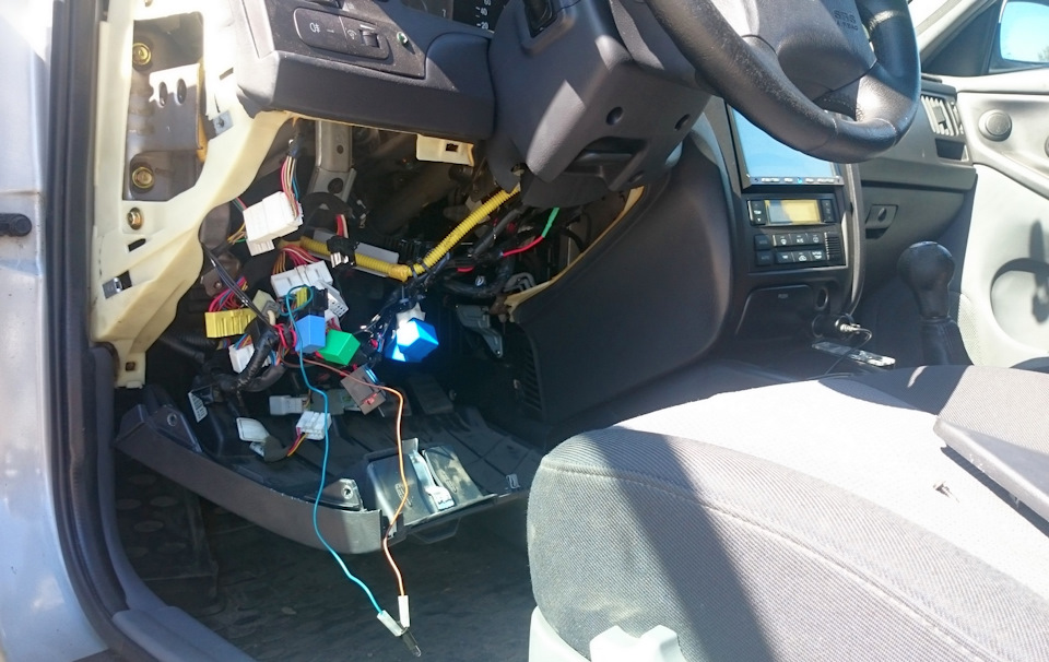 Блок предохранителей демонтирован — Hyundai Elantra (3G)