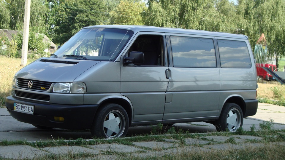 Y t 4. VW t4 Borbet a. Borbet a r16 на VW t4. Volkswagen Transporter t4 на дисках Borbet. T4 косорылый.