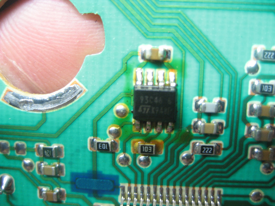 Видно, что уже кто то сюда лазил и за собой не прибрал))) — Opel Vectra B