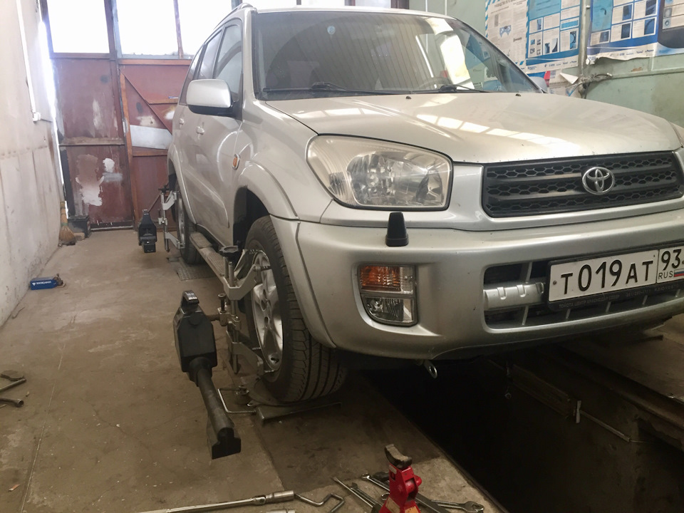 Заехал на развал — Toyota RAV4 (II), 2 л, 2002 года | визит на сервис ...