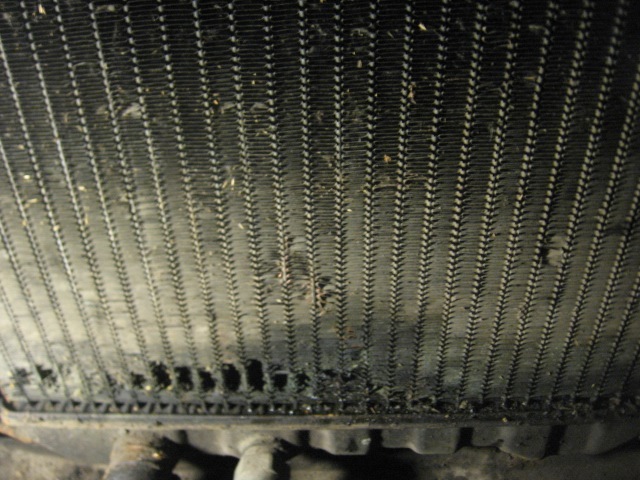 Радиатор отопления прорвало. Мясо на батарее отопления. Радиатор шипит. Радиатор шипит. Радиатор чугунный кеннер 500.