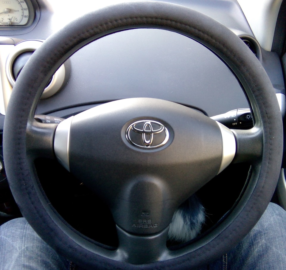 Диаметр руля. Руль Тойота Ист 2002. Toyota ist руль.