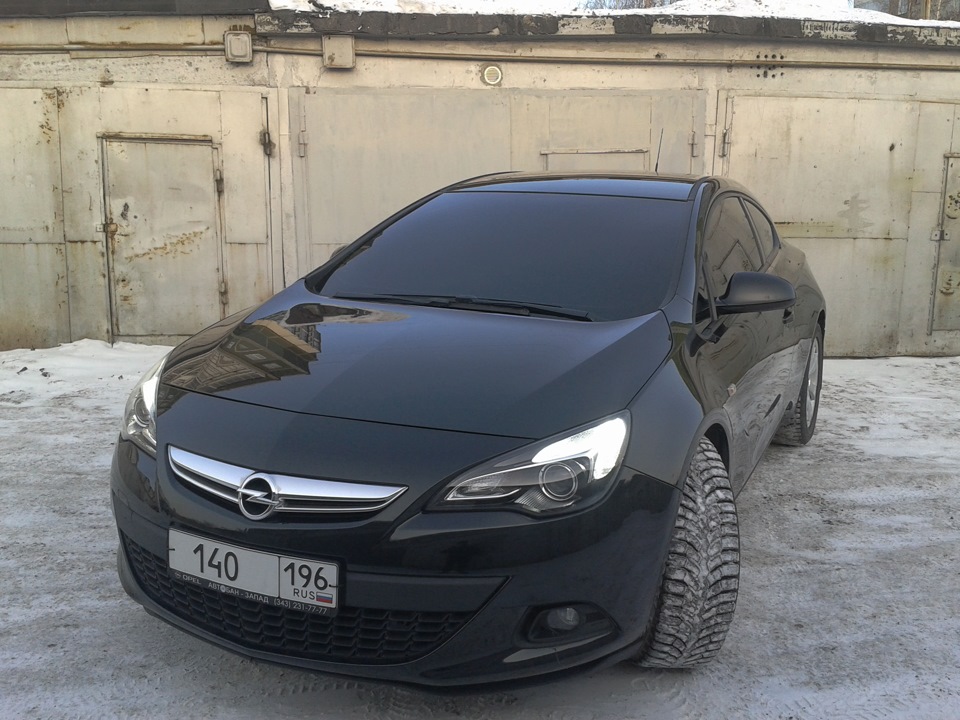Opel astra j gtc тонировка 50 %. Тонировка opel astra j. Опель тонированный. Opel astra gtc 2013. Opel astra gtc 2014 черный.
