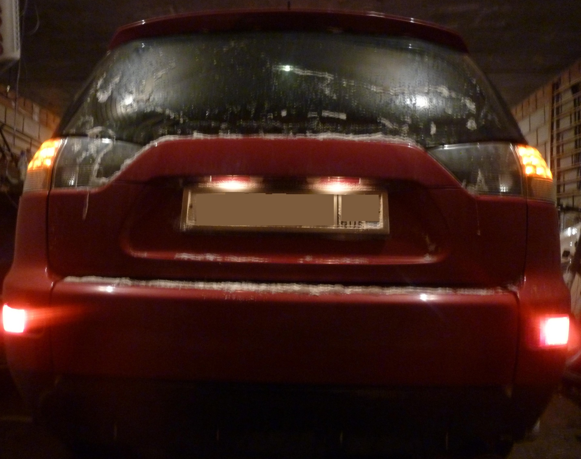 Зажег вторую заднюю противотуманку — Mitsubishi Outlander XL, 2,4 л ...