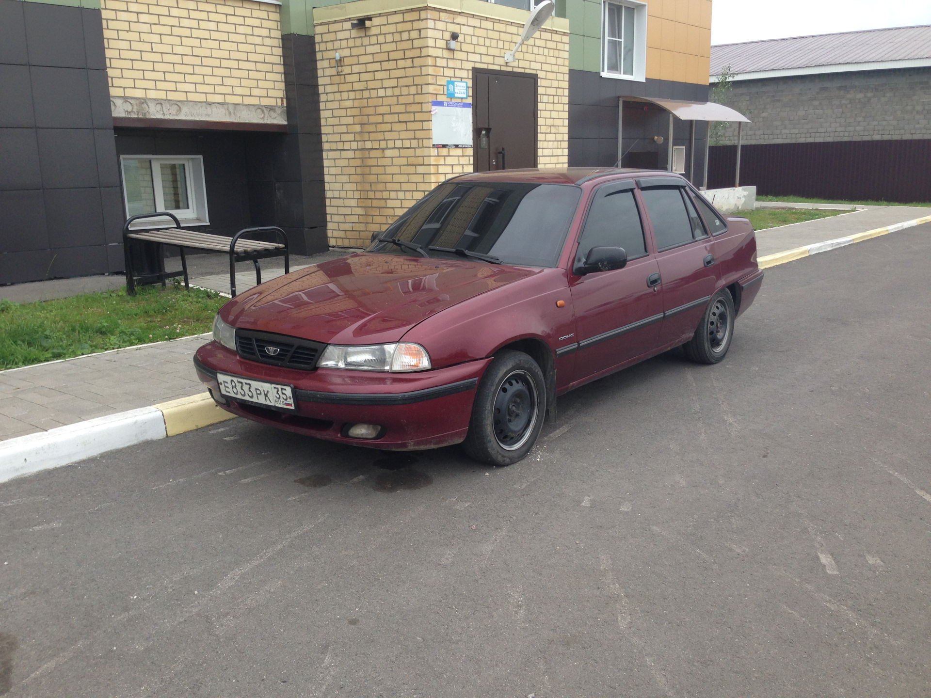 Daewoo Nexia 150 вишнёвая