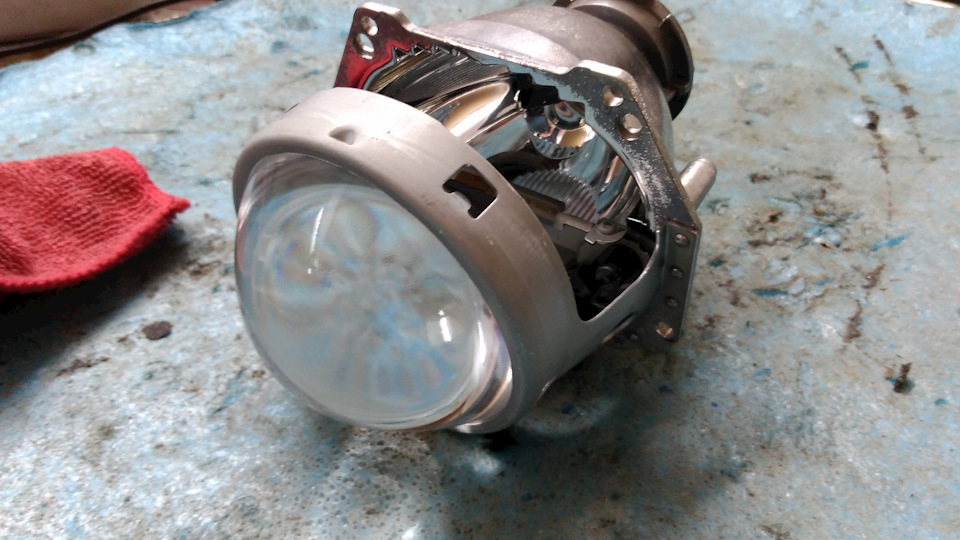 Замена линзы в фаре — Skoda Superb Mk2, 2 л, 2009 года | своими руками ...