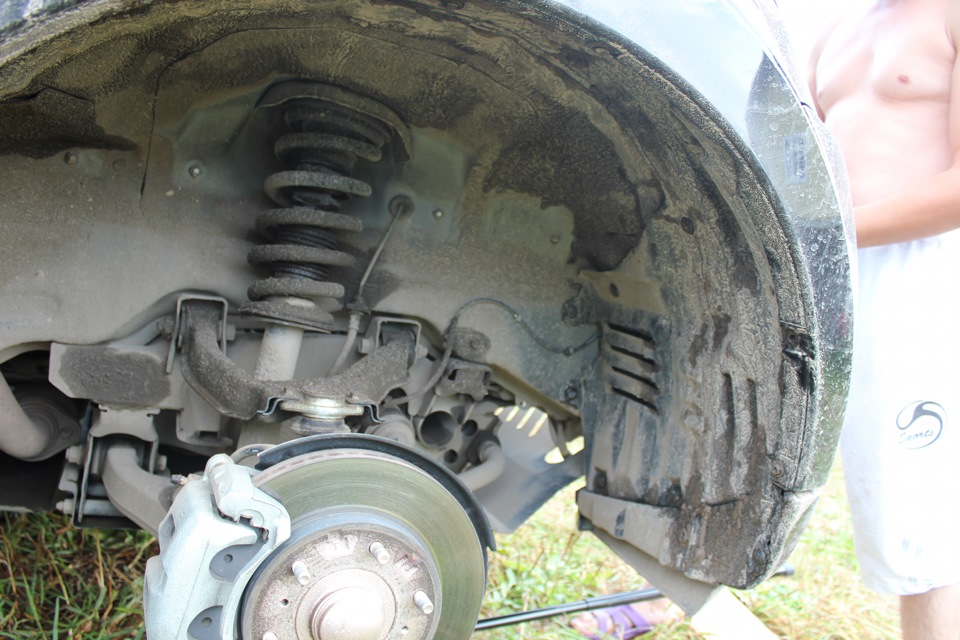 Сняли колесо — Mitsubishi Pajero (4G)