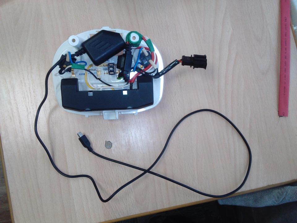 Запитал видеорегистратор от плафона освещения — Lada Калина 2 универсал ...