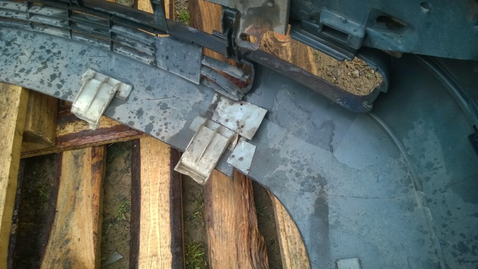 Основное повреждение, его уже пытались ремонтировать — Audi 100 (C4)