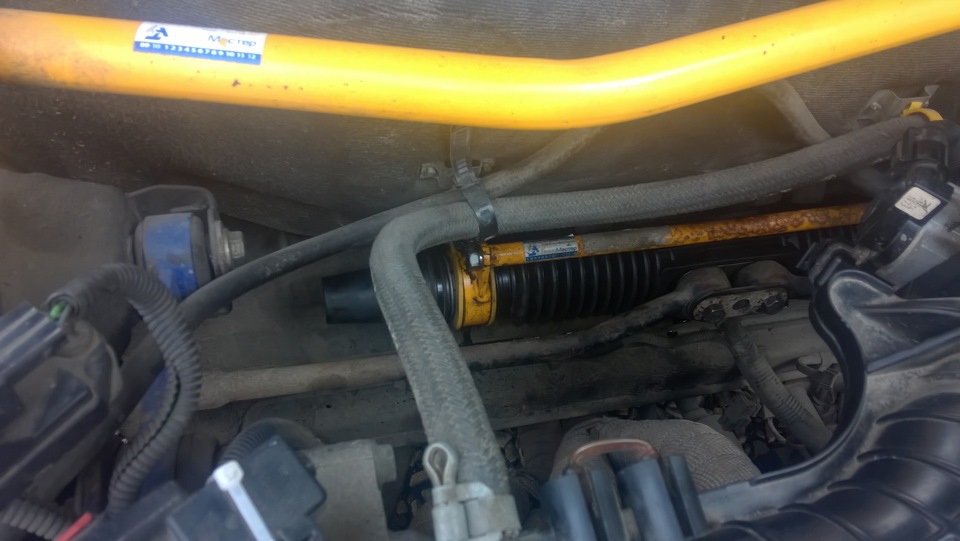 Порвался пыльник рулевой рейки и замена термостата. — Lada Приора ...