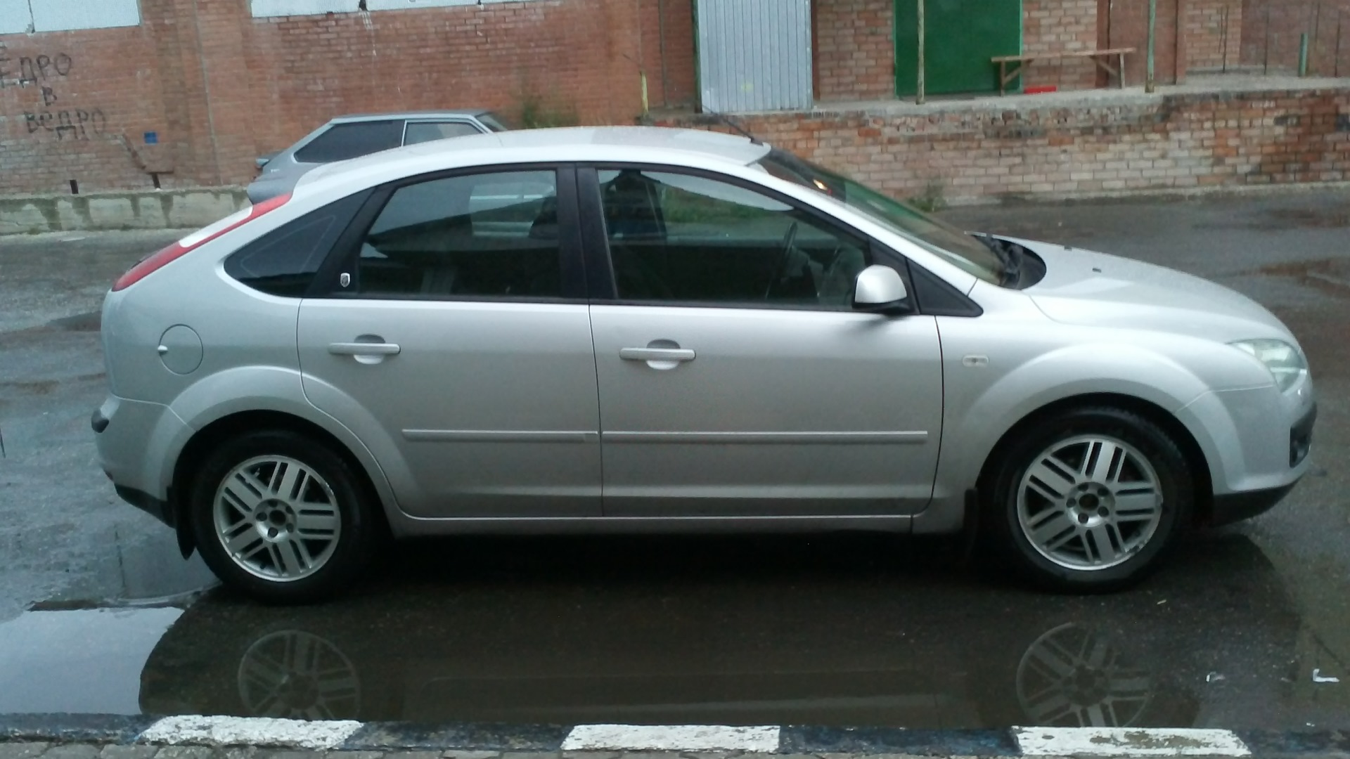 Ford Focus II Hatchback 1.8 бензиновый 2006 | 1,8МТ на DRIVE2