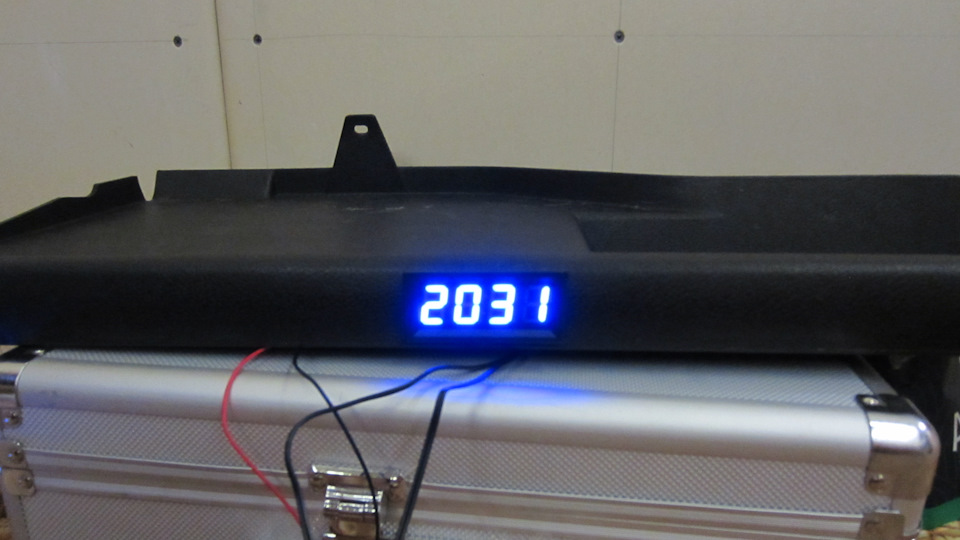 Вольтметр, термометр, часы цифровые ваз 2104 — Lada 21043, 1,5 л, 2006 ...