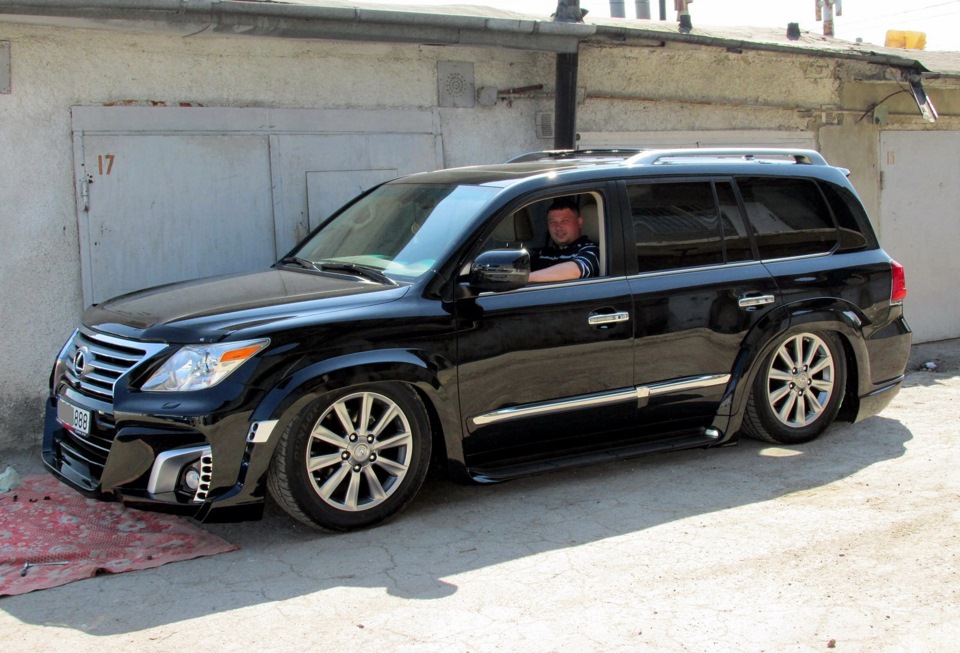 Lexus LX 570 2010 серый