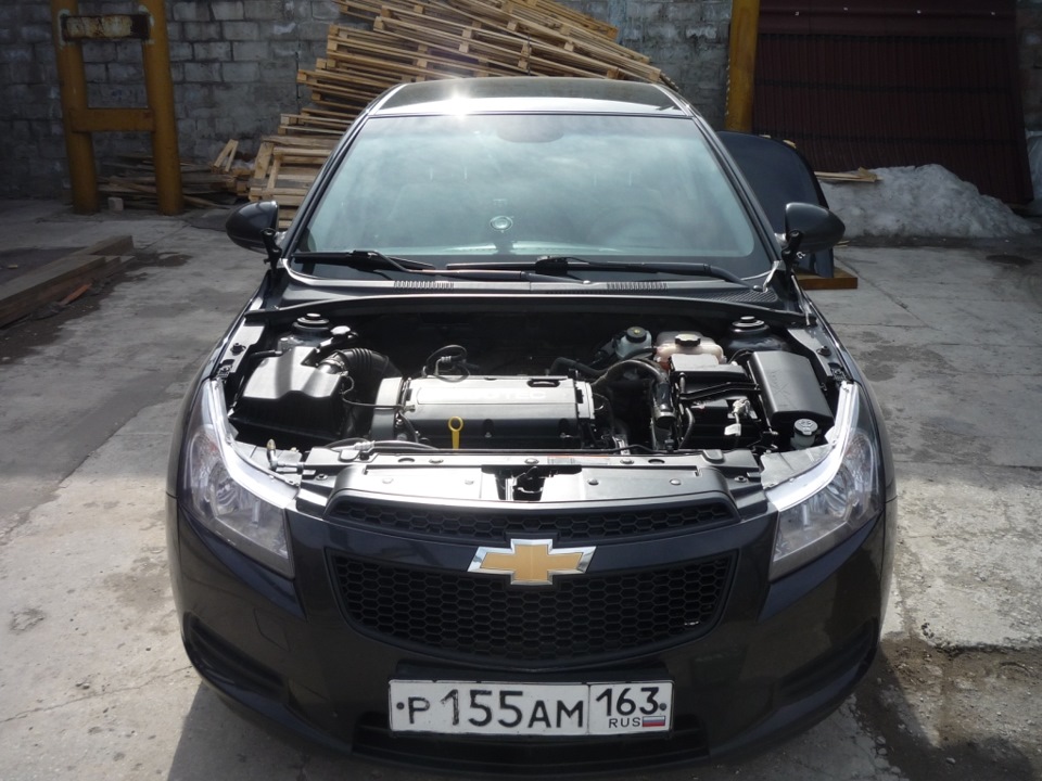 Полосы на капот Chevrolet Cruze