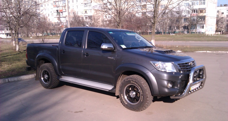 Колесо тойота хайлюкс. Toyota Hilux 7g. Диск Toyota Hilux 2012.