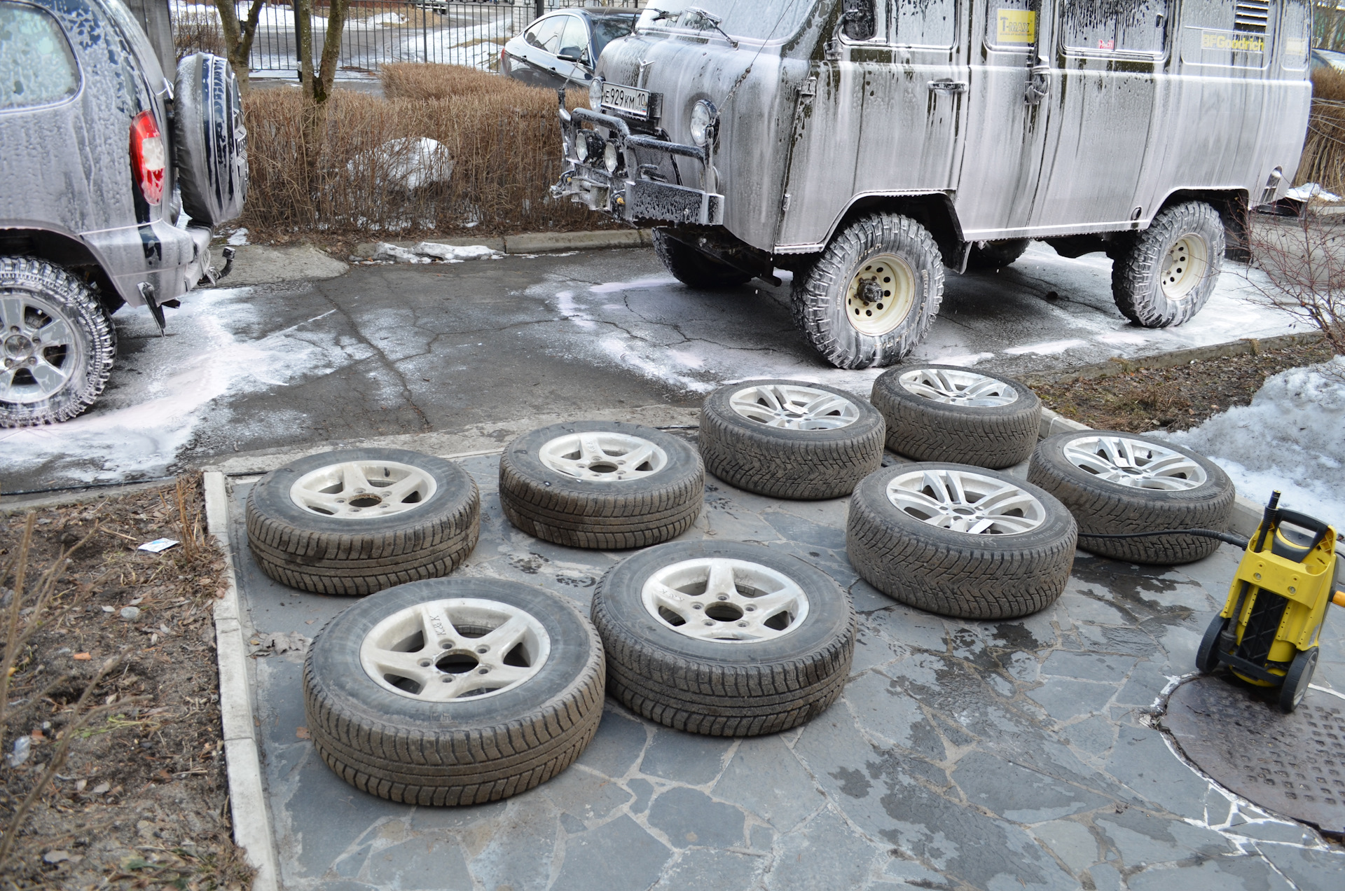 Шины 225/75r16 зимние шипованные на УАЗ Буханка
