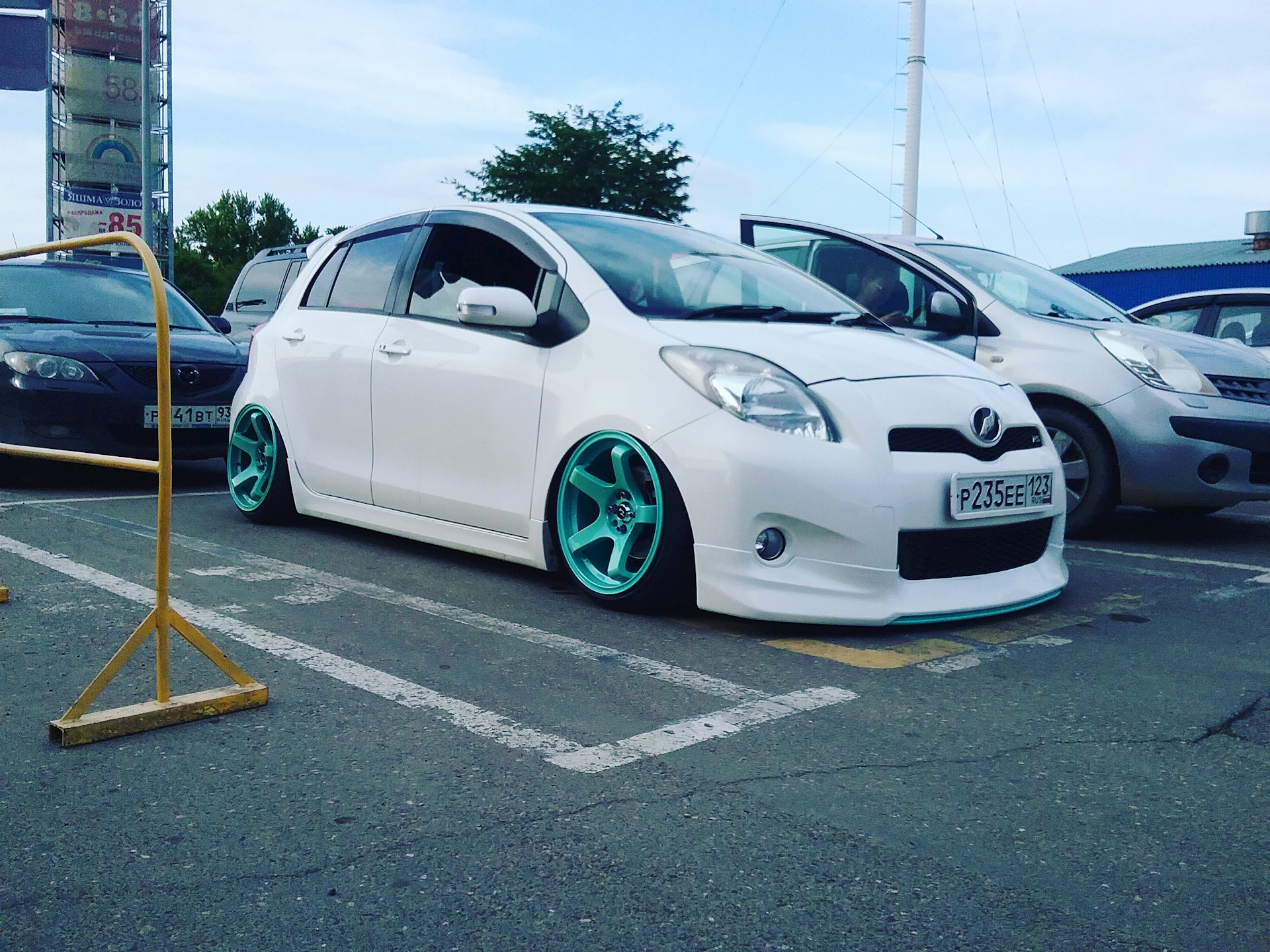 Toyota Vitz 2001 stance