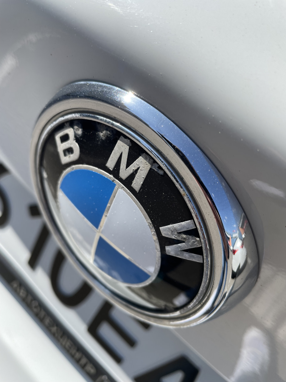 Замена накладки крышки багажника — BMW X3 (F25), 2 л, 2011 года ...