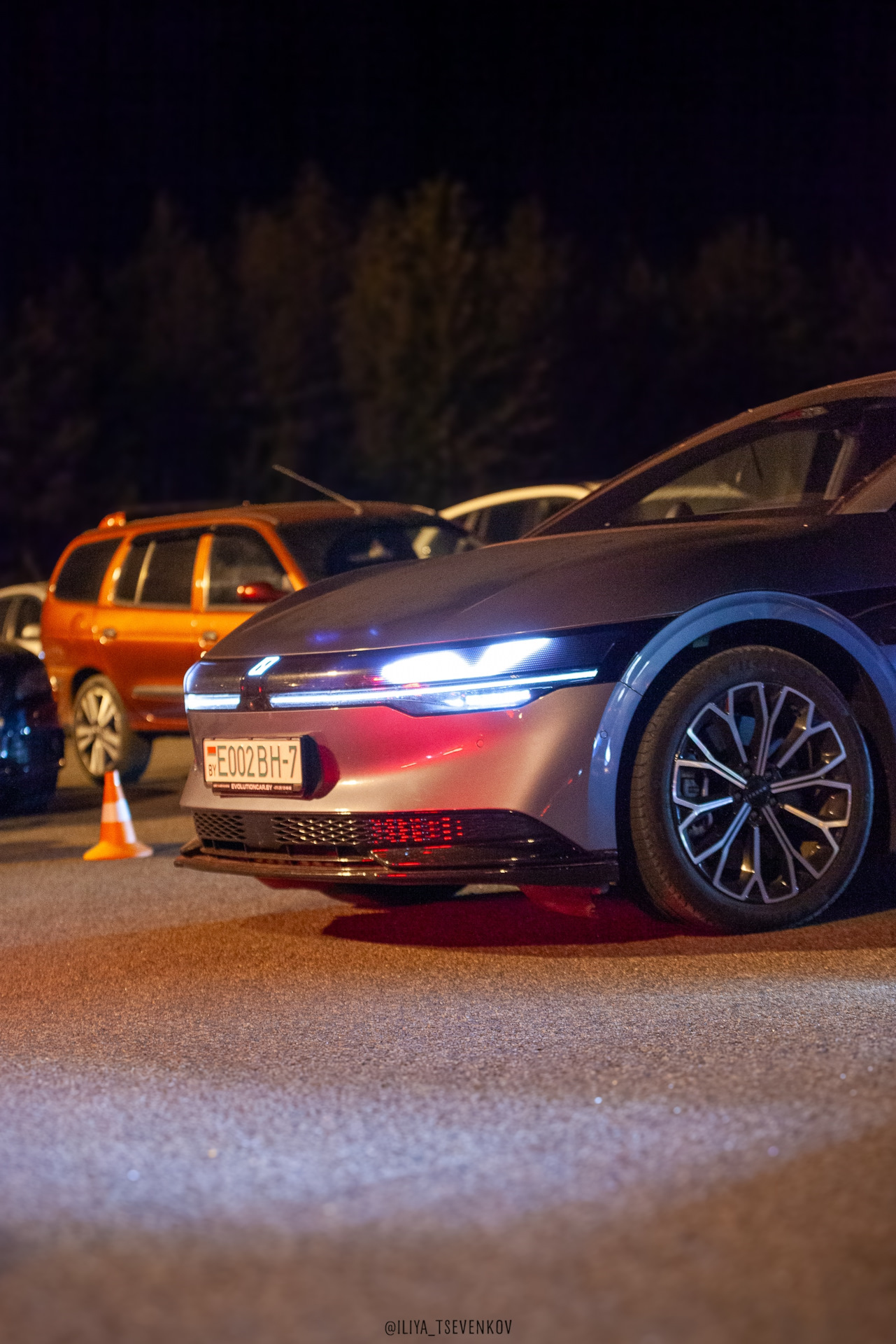 Рыщет зверь — Zeekr 007. Запчасти на фото: BE002