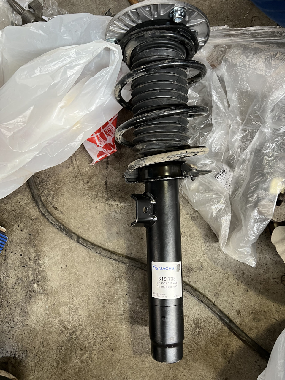 BMW 純正サスペンション 118I用美品 F20 F30 ショックアブソーバー