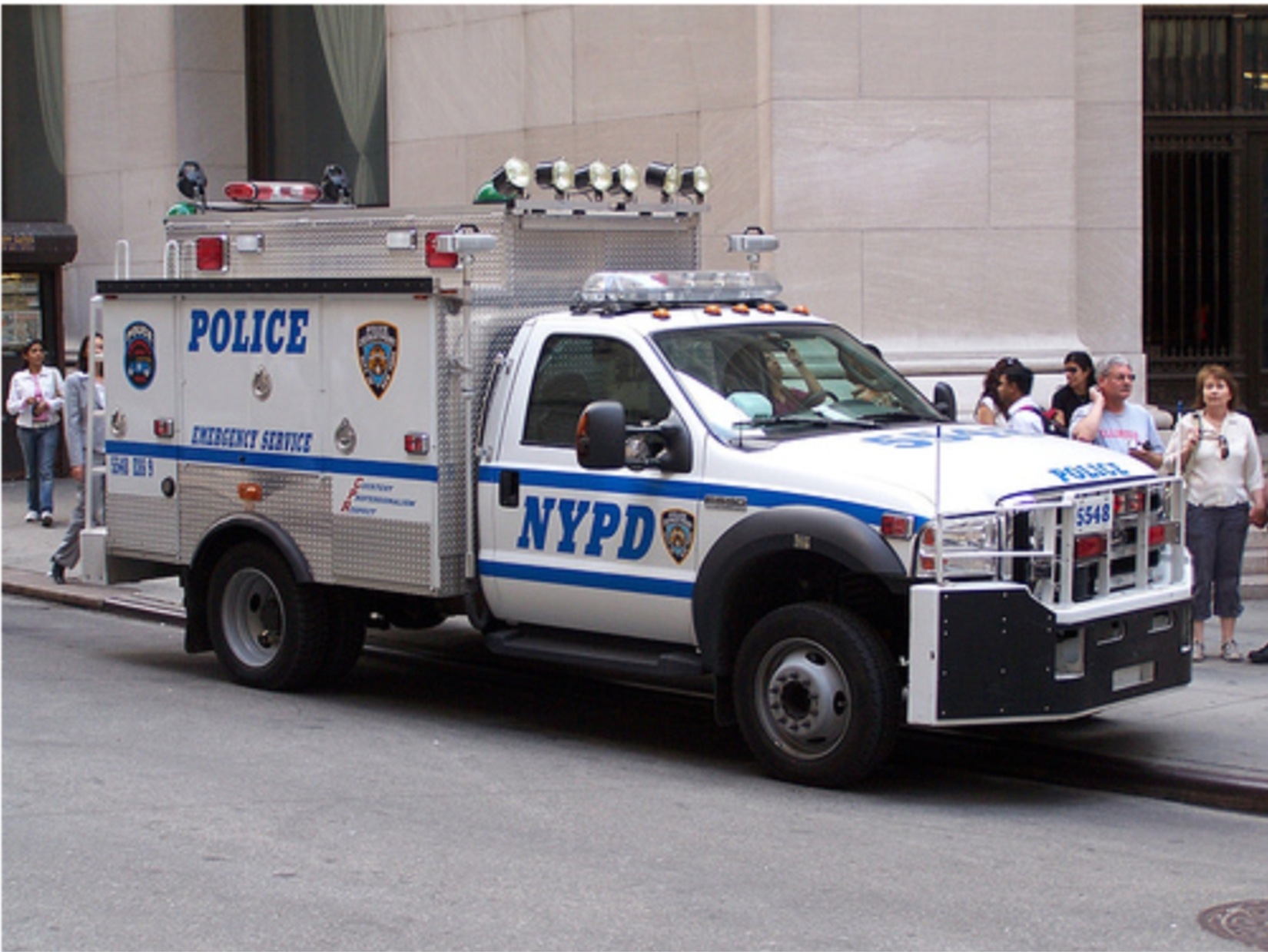 Грузовик полиция. Машина NYPD Police. Полицейский грузовик NYPD Police. Полиция NYPD США машины. NYPD SWAT Грузовики.