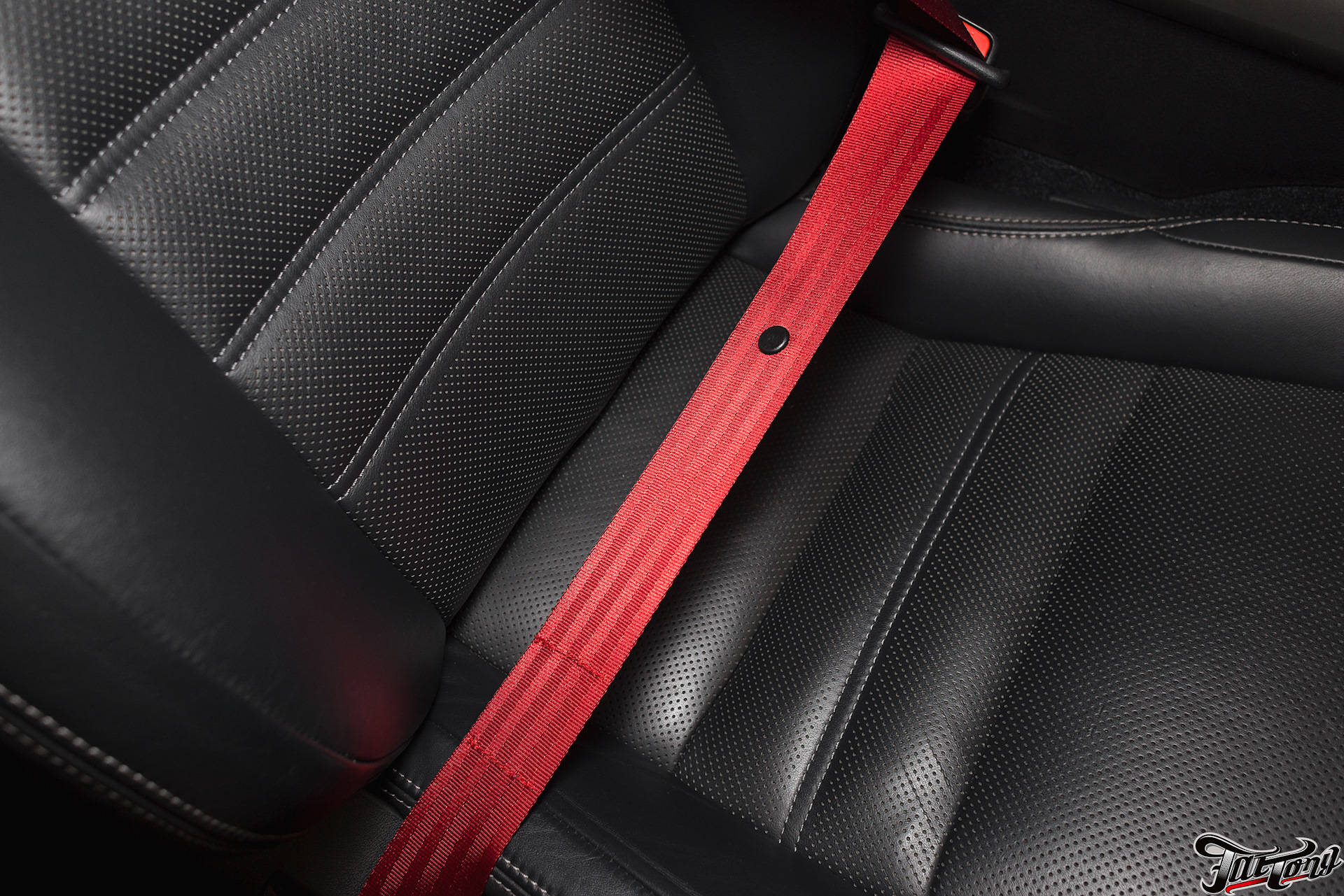 Красные ремни безопасности. Красный ремень безопасности Octavia a5 RS. Красные ремни безопасности Camry. Ауди s4 красные ремни безопасности. Ауди а6 красные ремни безопасности.