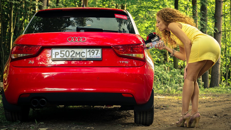 номер какой нибудь девушки. девчонки номер надо. красивая девушка мем. девушка дает номер что значит. значение слова девка.