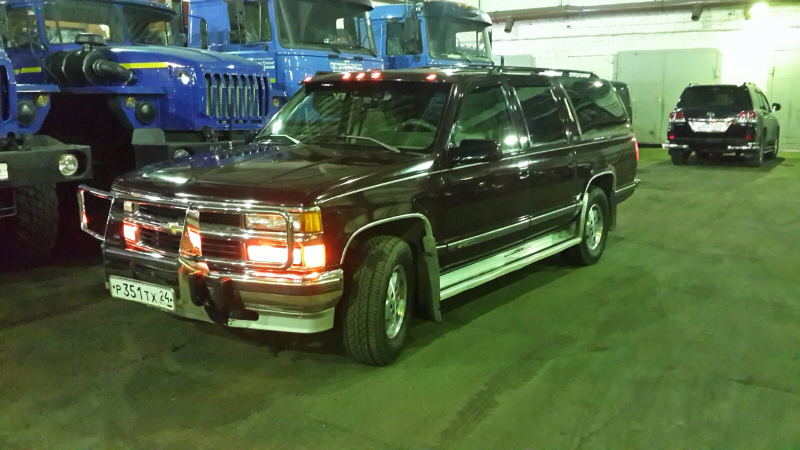 Chevrolet Suburban 9g