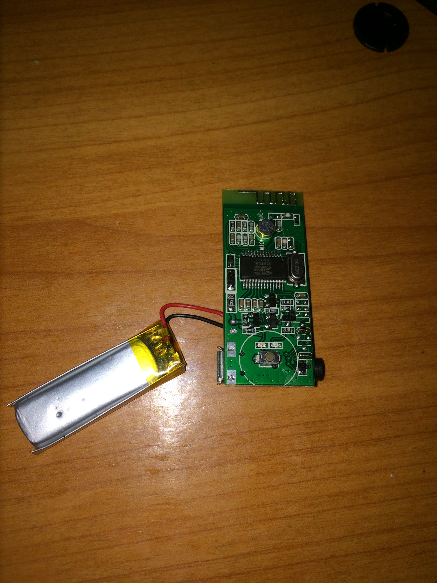 Аккумулятор для беспроводных наушников 3. Xhy 800 аккумулятор. Аккумулятор блютуз. Аккумулятор для гарнитуры блютуз y821b. Батарейка для наушников блютуз.