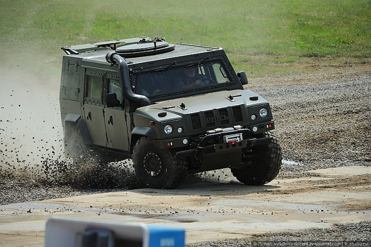 Спецназ ЮВО на Ставрополье осваивает выполнение задач в горах на бронеавтомобиля