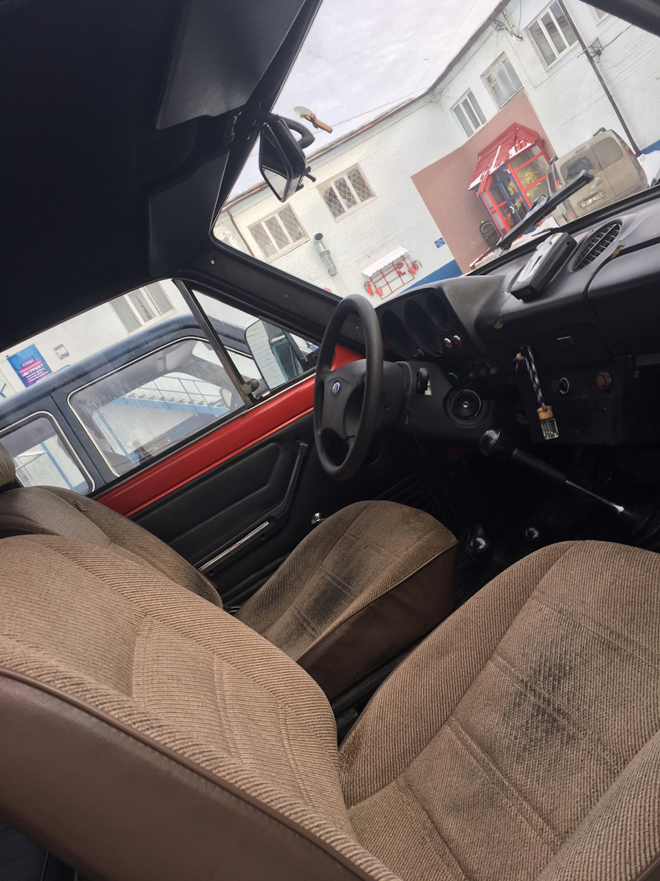 Интерьер: алькантара, потолок, карпет) — Lada 4x4 3D, 1,6 л, 1990 года ...
