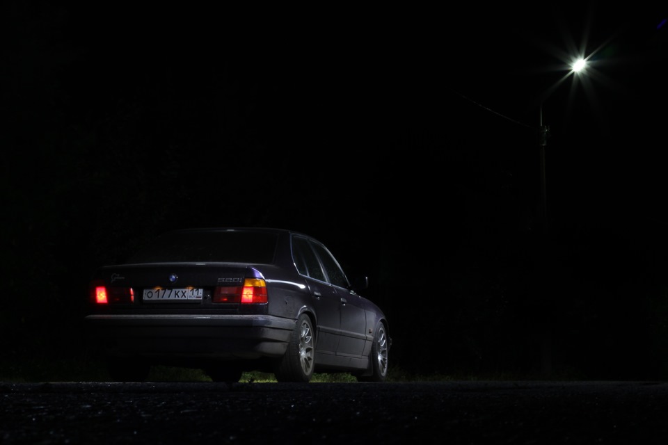 Bmw e34 ночью. 34 есть. Задние габариты бмв е34. Bmw 5 e34 ночью. 34 есть.